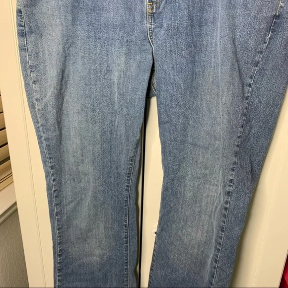 Women’s Levi’s 518 Super Low Bootcut Jeans - Picture 3 of 15